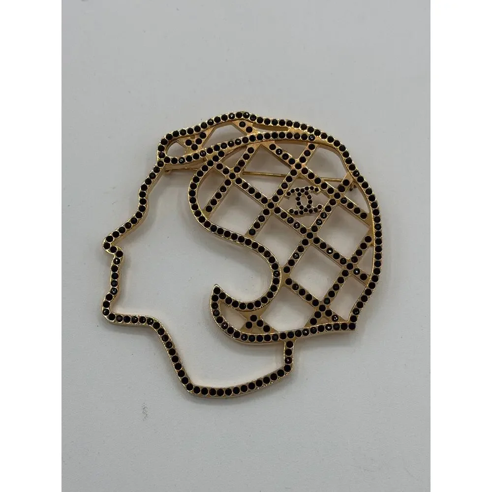 CHANEL 17A Mademoiselle Silhouette Large Strass Brooch in Light Gold Hardware